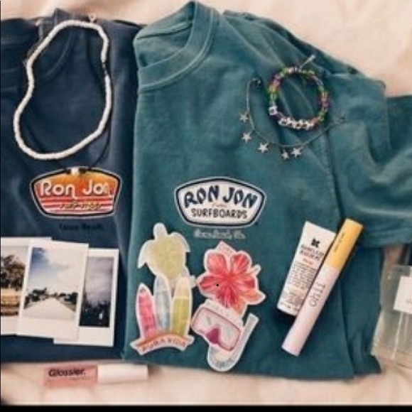 VSCO GIRL MYSTERY BOX - Picture 2 of 2